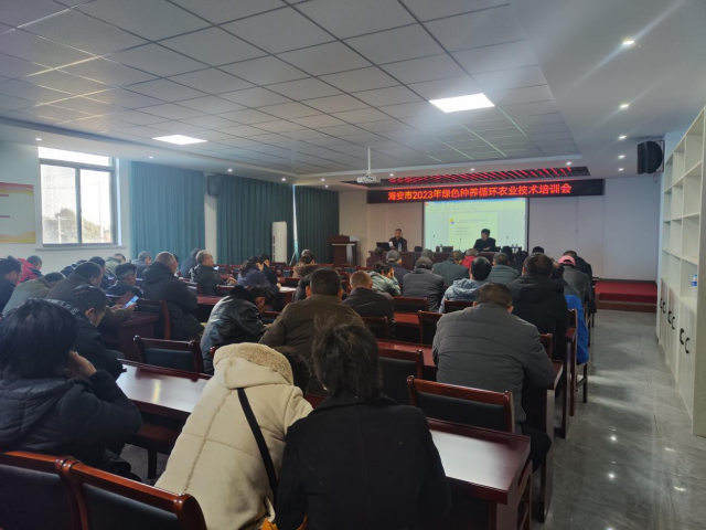 海安高新区区域农业服务中心组织召开小麦冬前培管暨绿色种养循环技术培训会
